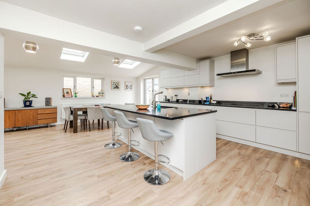 Property photo 2 of 41