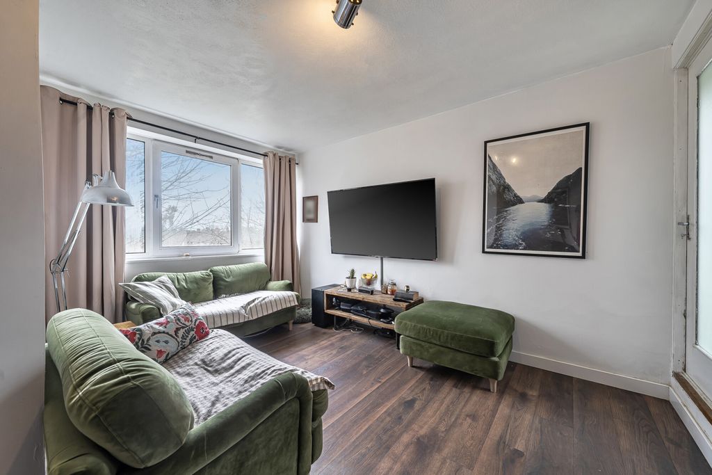 Property photo 1 of 12 1407702-10-6995c5...