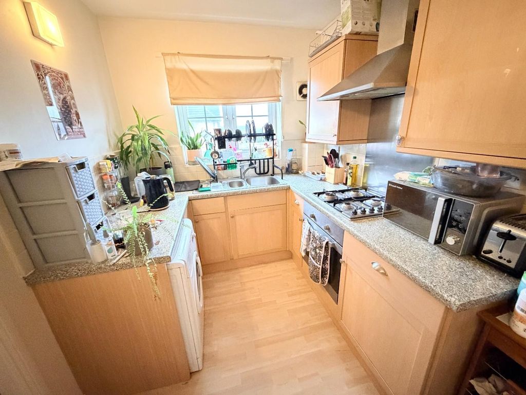 Property photo 3 of 7 Kitchen