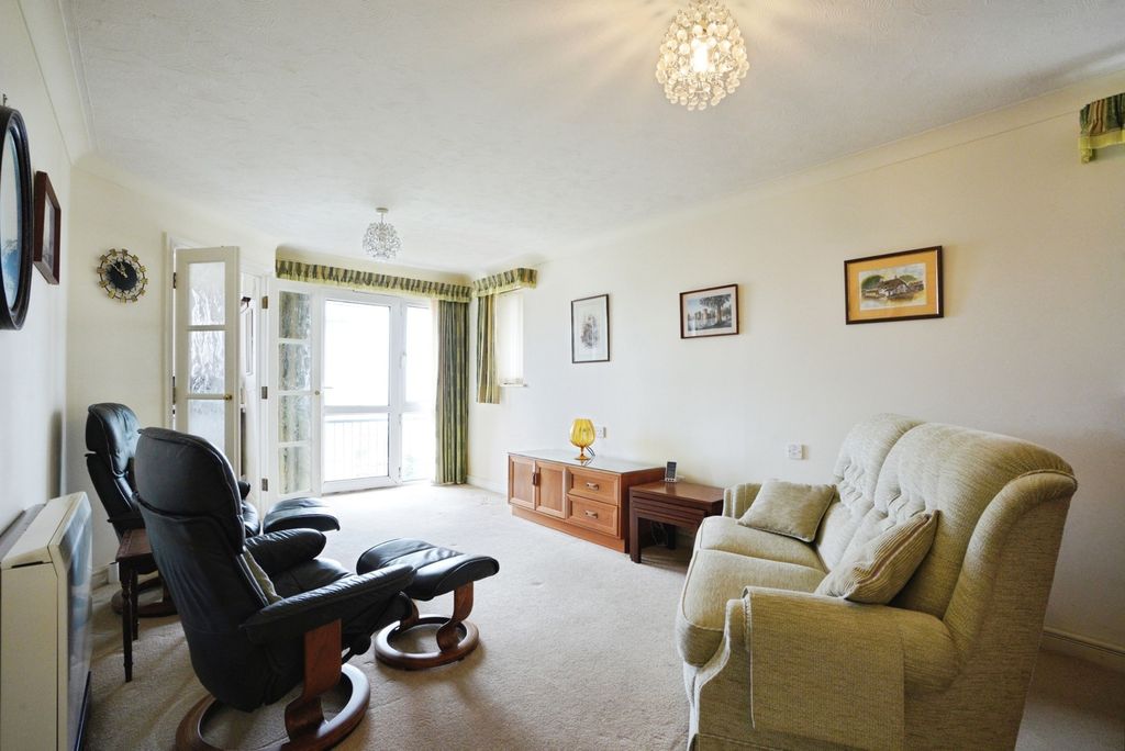 Property photo 2 of 13 Lounge