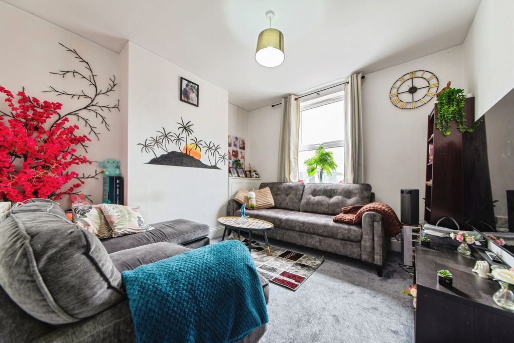 Property photo 3 of 13 Pbox-Img.Jpg