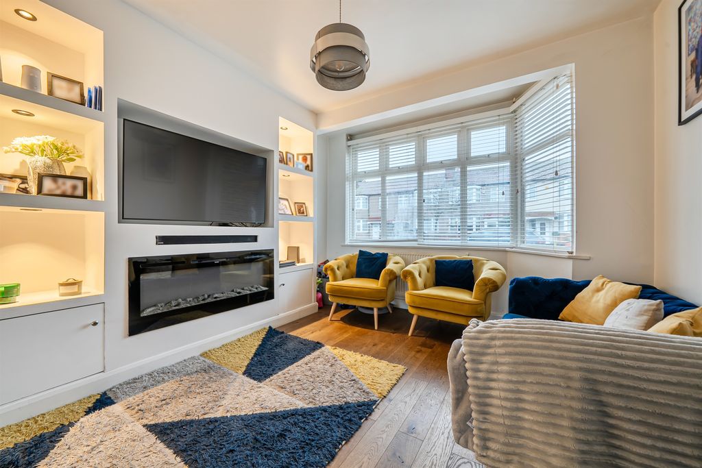 Property photo 3 of 12