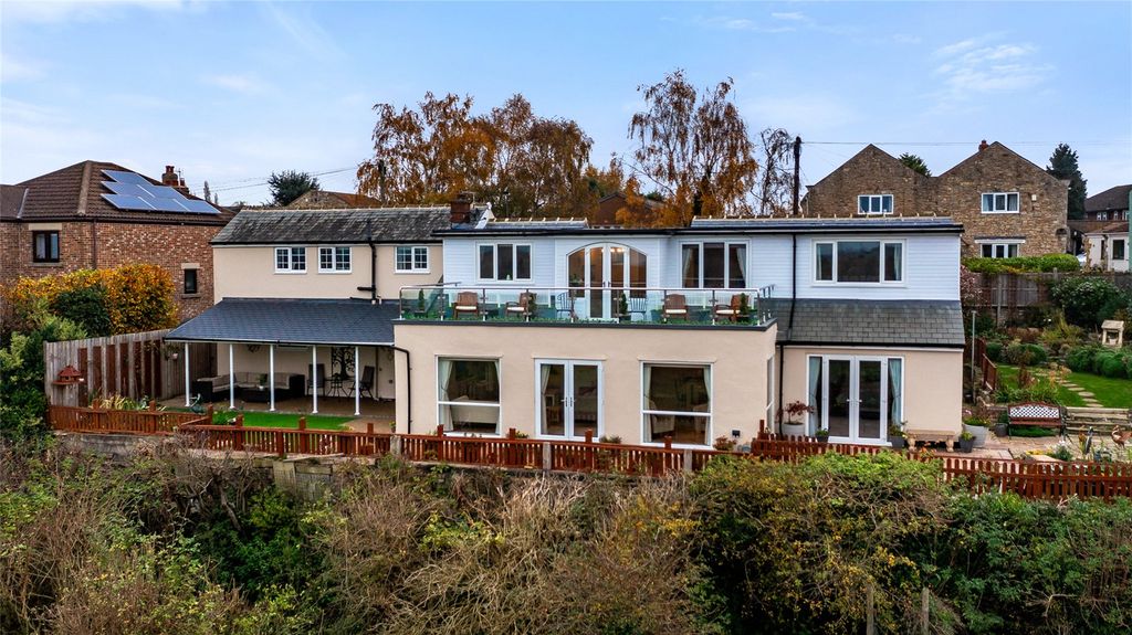 Property photo 1 of 45 Picture No. 09