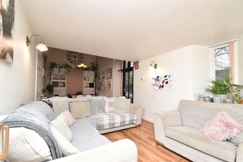 Property photo 3 of 24