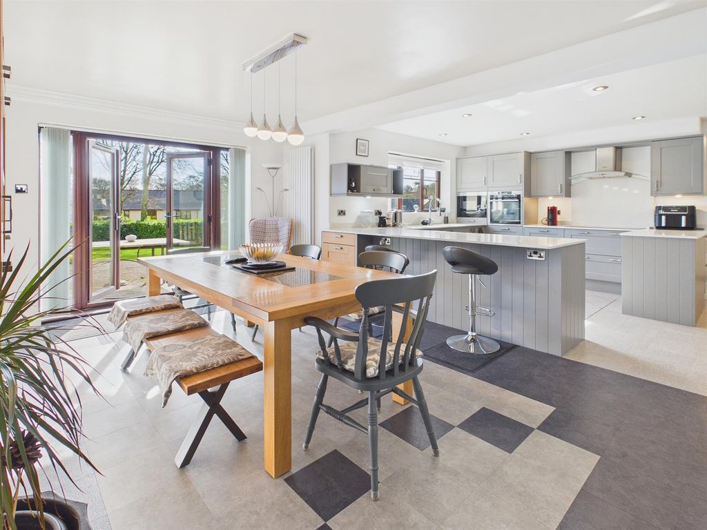 Property photo 3 of 27 Dining Area