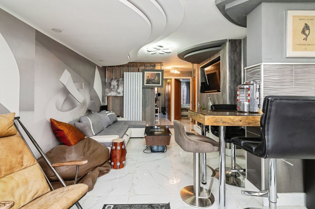 Property photo 1 of 17 Photo