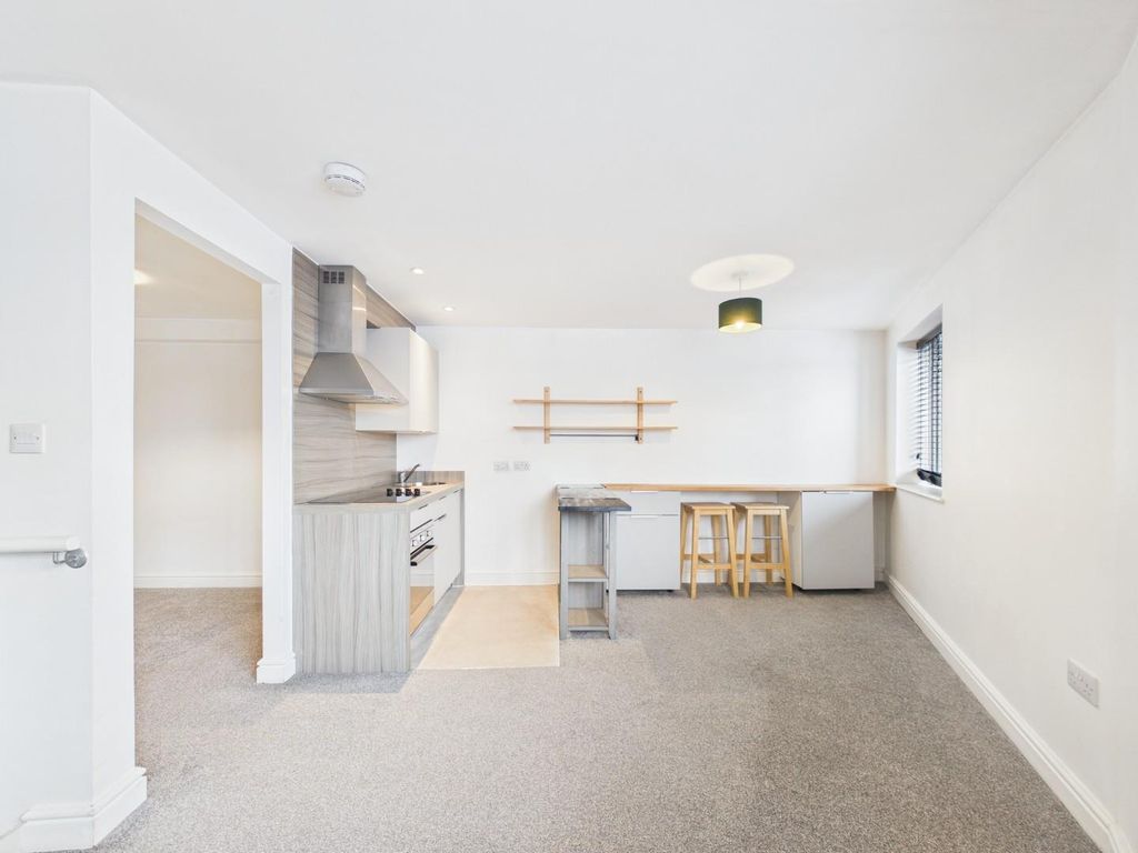 Property photo 2 of 14 Cam01530G0-Pr0381-Still002.Jpg