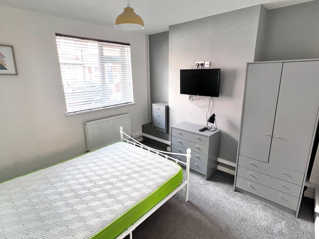 Property photo 1 of 7 Gibbeson Room 1