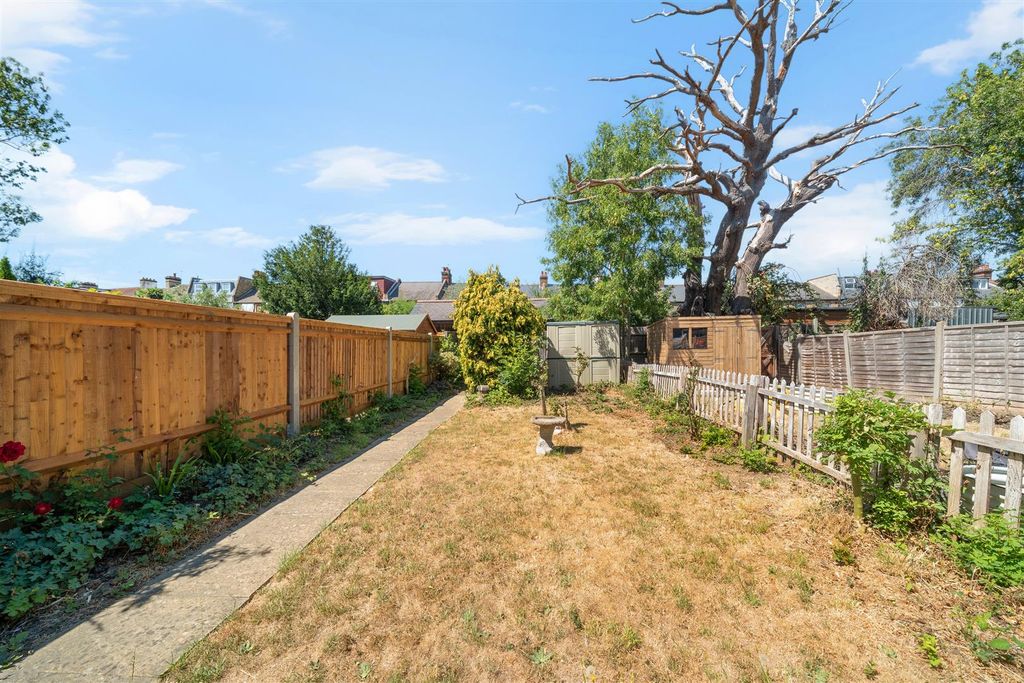 Property photo 2 of 12 Garden