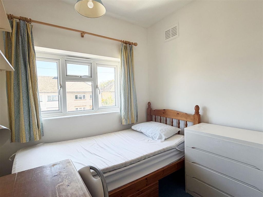 Property photo 2 of 8 Ld Bedroom2.Jpg