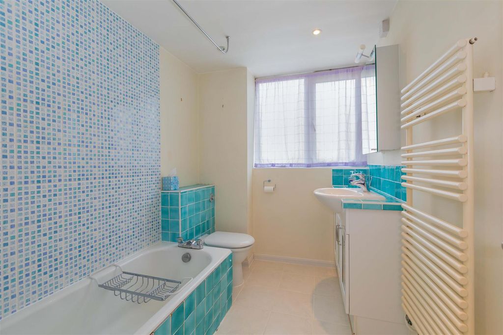 Additional image 14 of 2 bed flat for saleWoodhurst South Ray Mead Road, Maidenhead SL6