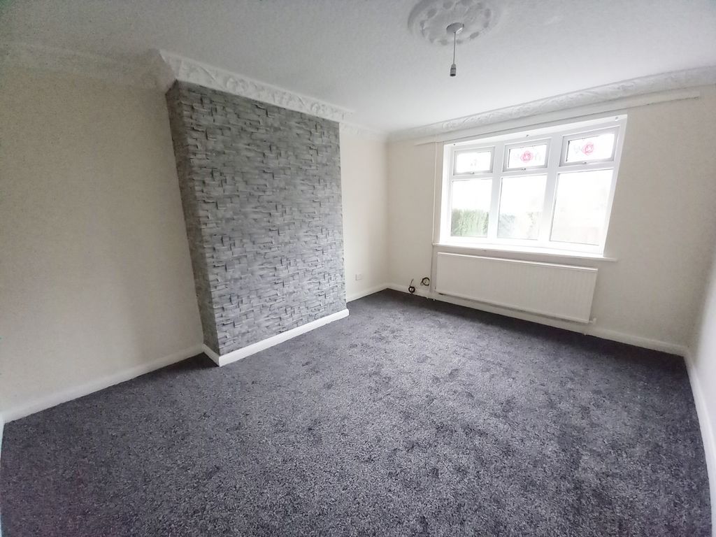 Property photo 2 of 13 Lounge