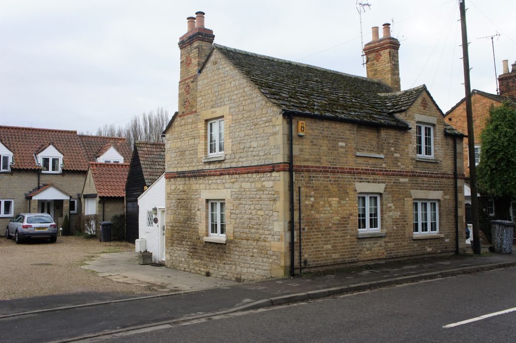 Property photo 1 of 11 Front Aspect