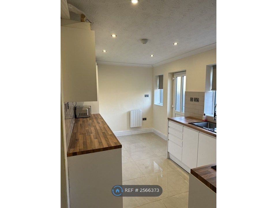 Property photo 3 of 17 Kitchen