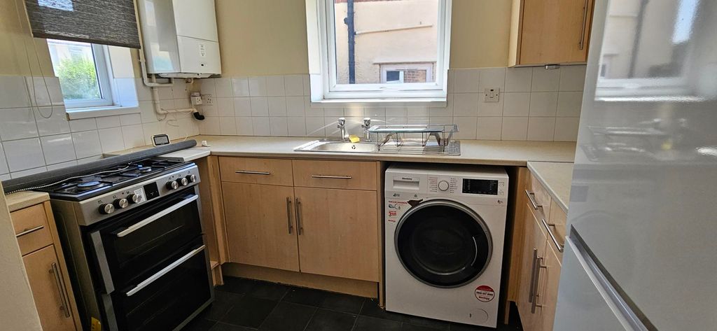 Property photo 2 of 10 Kitchen