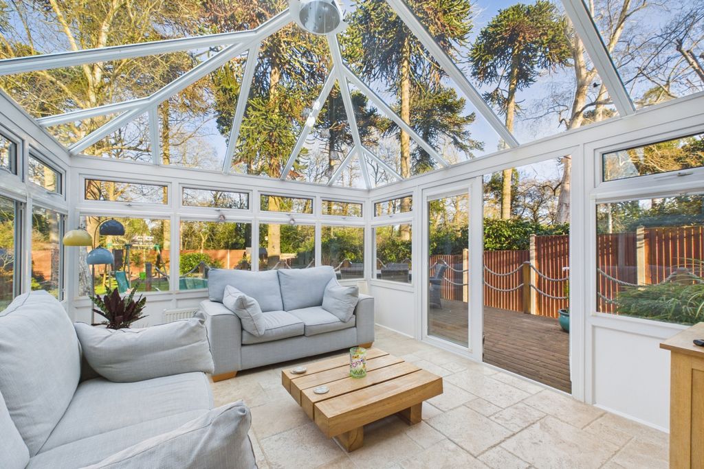 Property photo 3 of 16 Conservatory