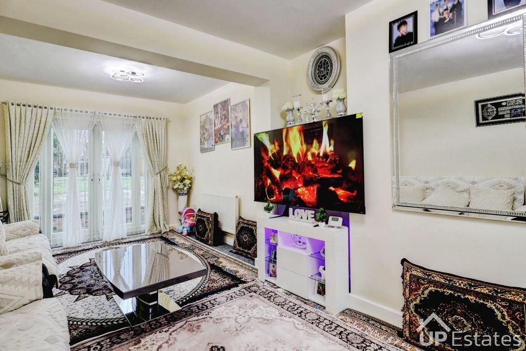 Property photo 3 of 23