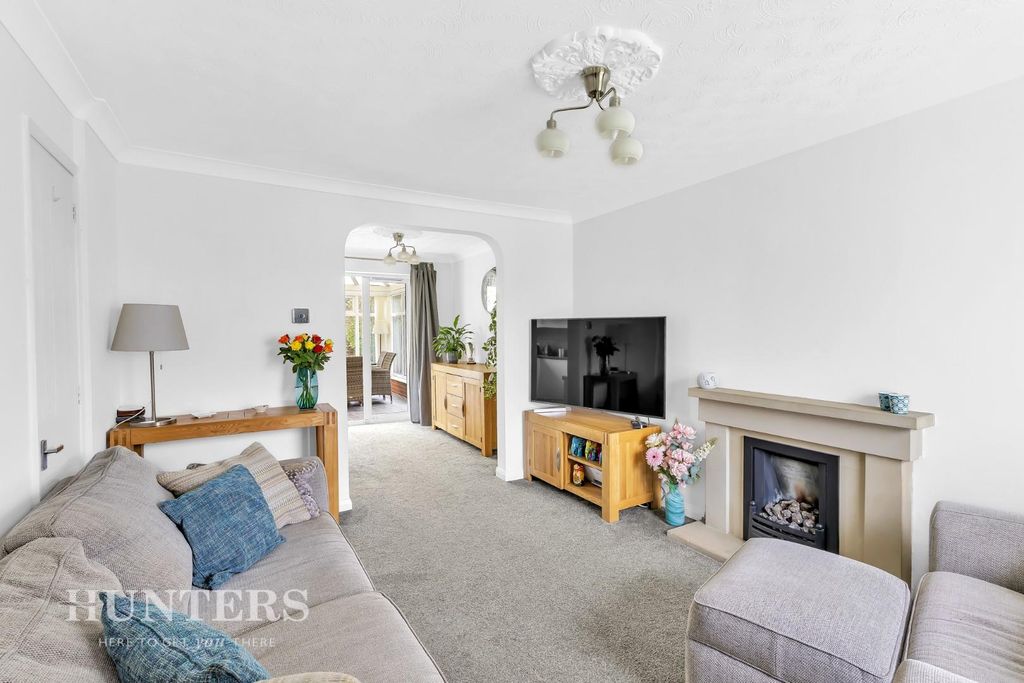 Property photo 2 of 26 Lounge