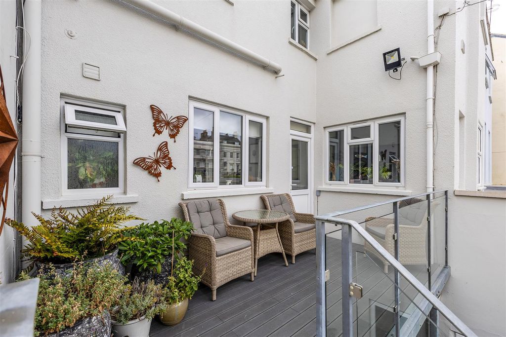 Property photo 2 of 14 Balcony