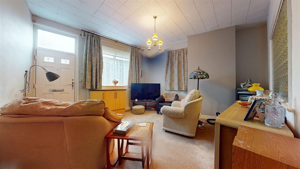 Property photo 3 of 19 Tamworth Street Living Room