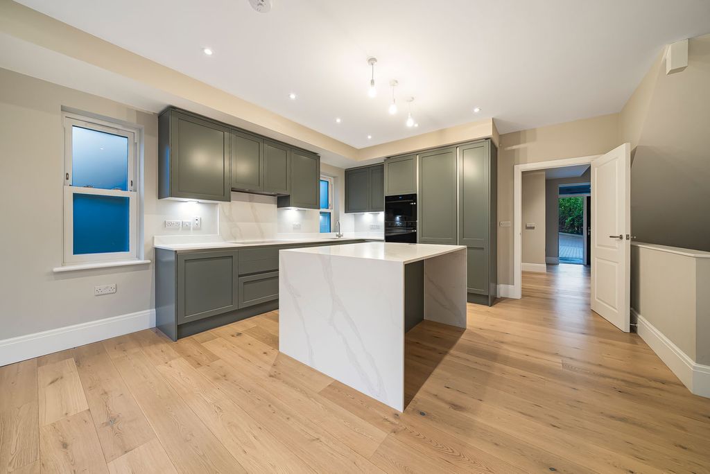 Property photo 2 of 23