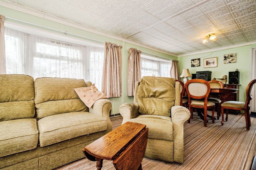 Property photo 2 of 17 Photo