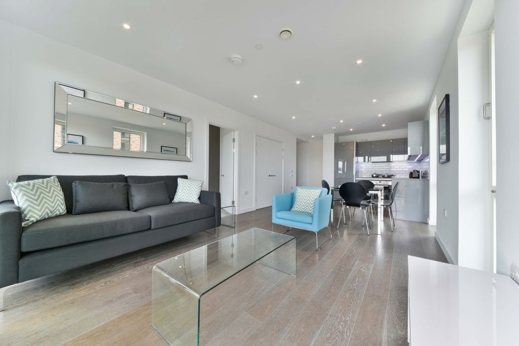 Property photo 2 of 9 Living Area - Sir Jo