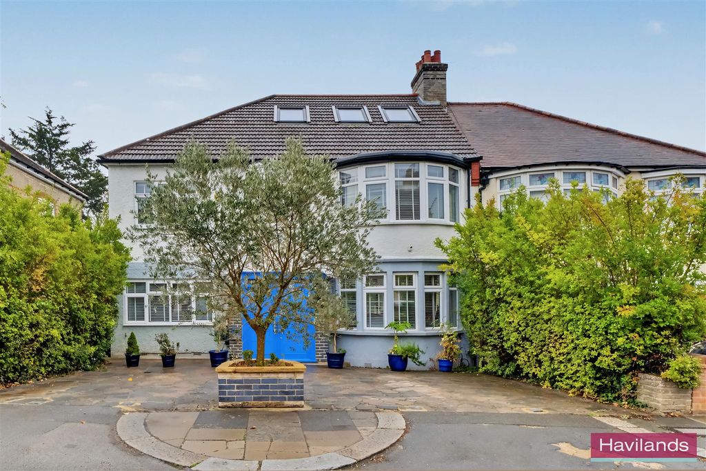 Property photo 1 of 31 41 Hillfield Park, London N21 3Qj-With Watermark-3