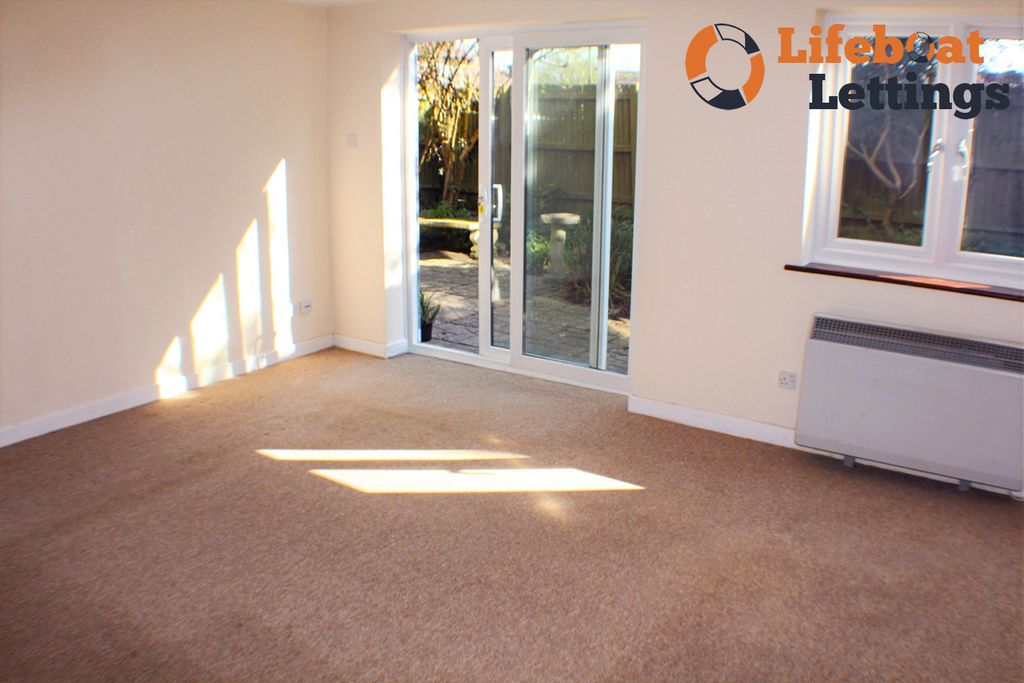 Property photo 3 of 10 Lounge B