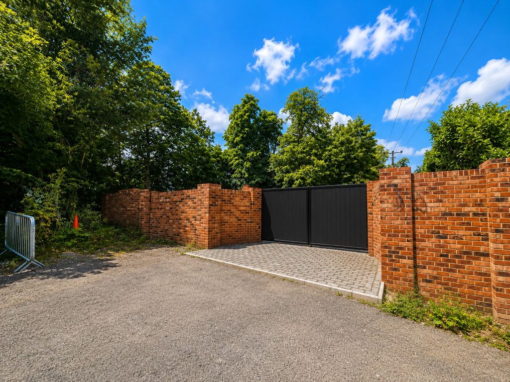 Property photo 1 of 4 Front Access