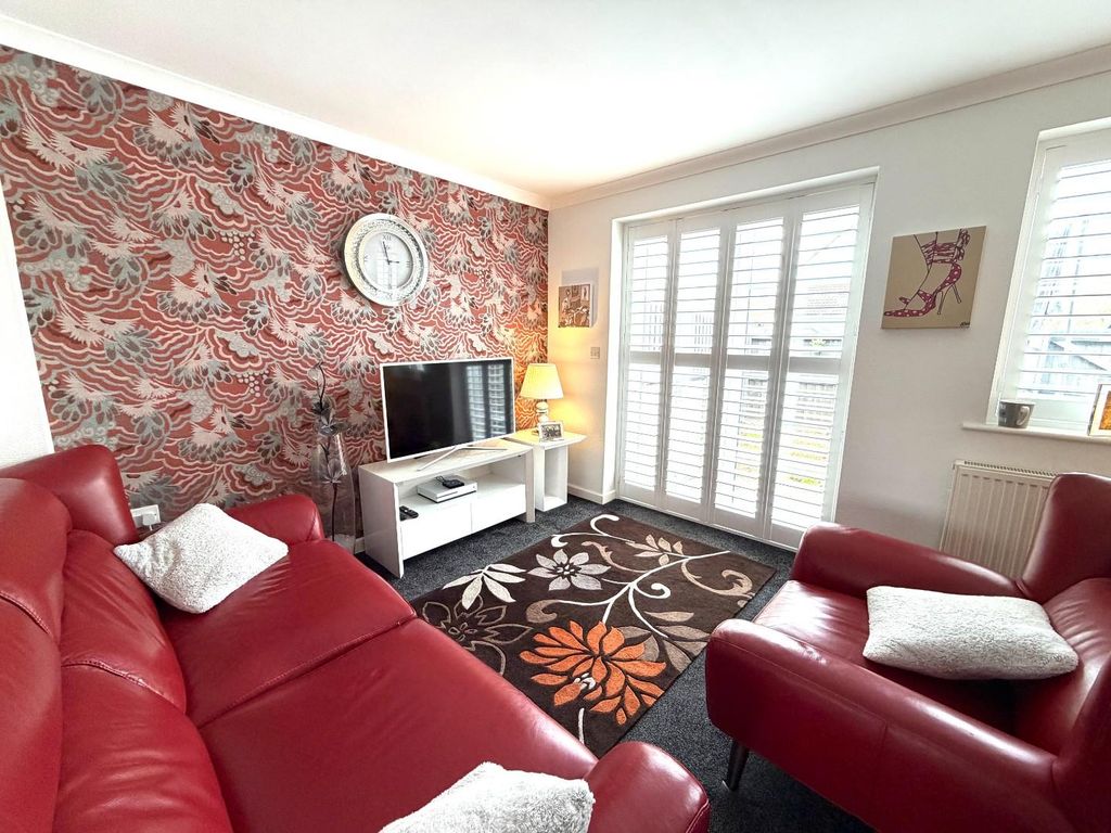 Property photo 2 of 11 Living Room.Jpg