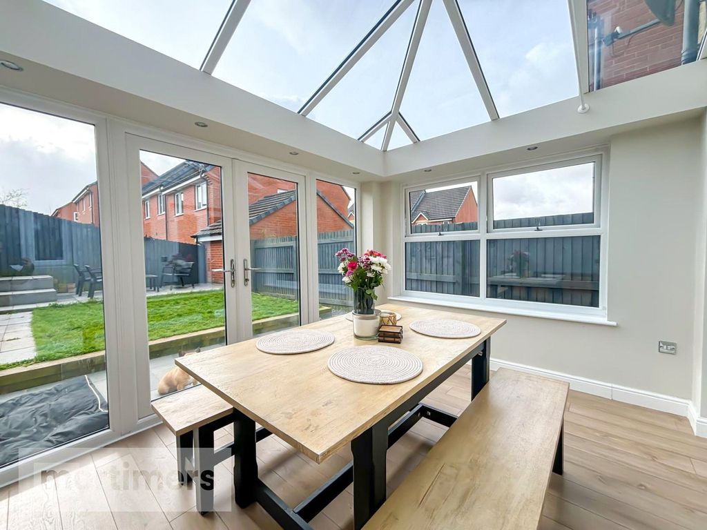 Property photo 3 of 19 Conservatory