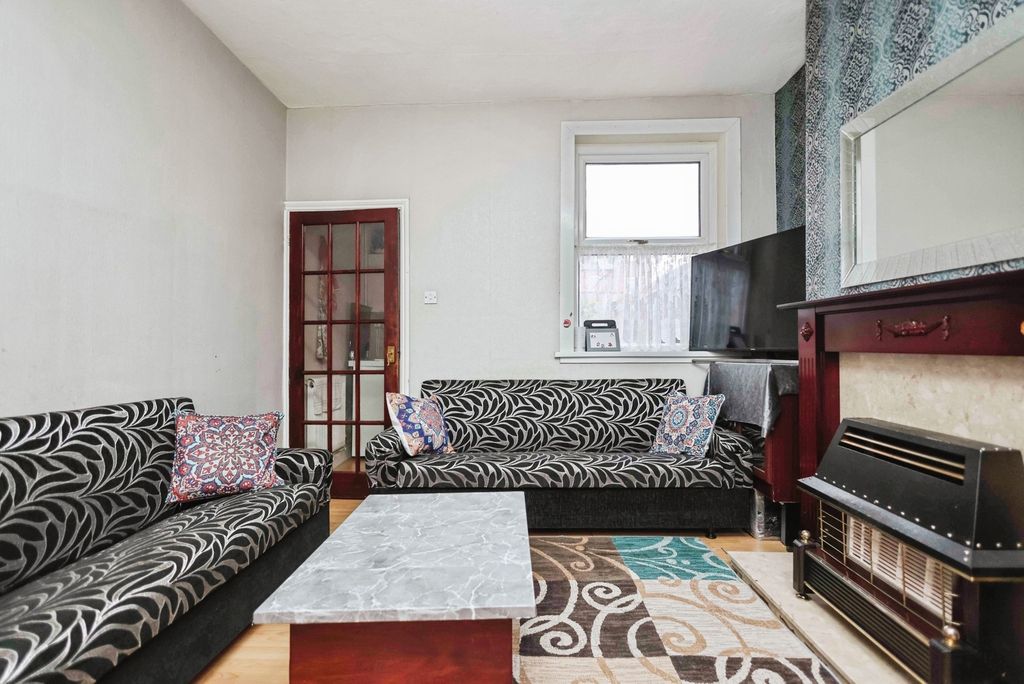 Property photo 3 of 15 Pbox-Img.Jpg