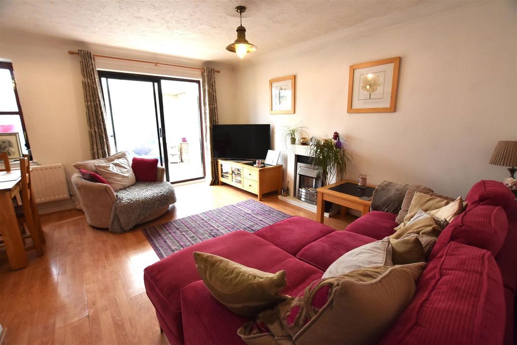 Property photo 3 of 11