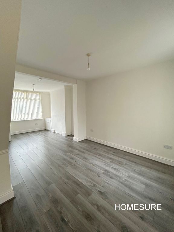 Property photo 3 of 9 97 Dewsbury  - Dining Roo