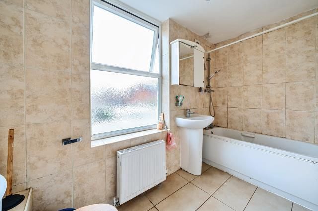 Property photo 2 of 12 Bathroom