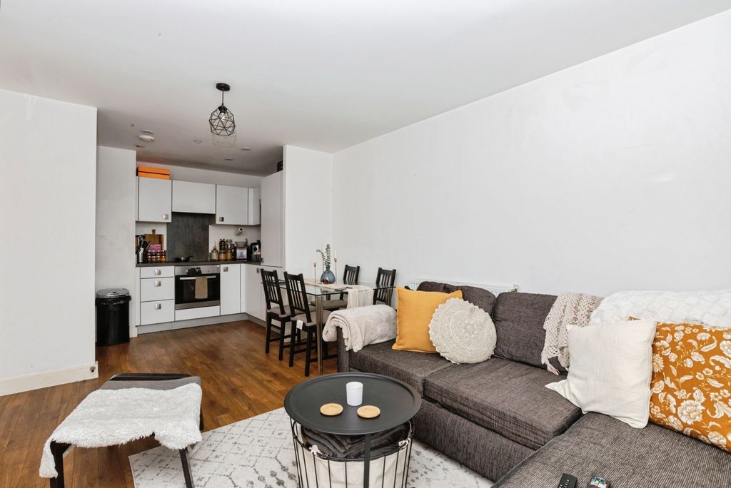 Property photo 1 of 10 Photo