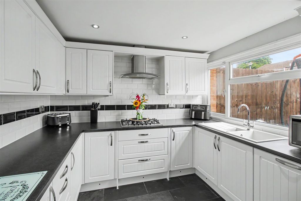 Property photo 3 of 13 Kitchen
