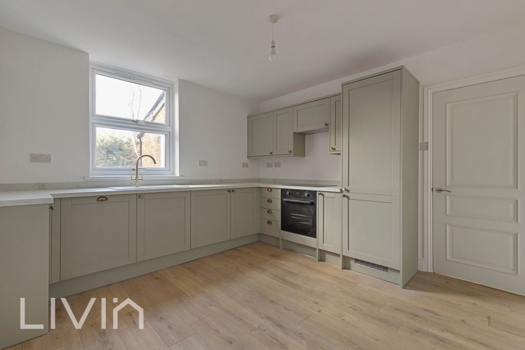 Property photo 2 of 11 150A St James Road, Cr0 - 2