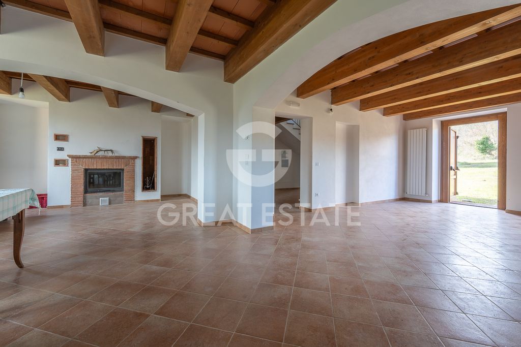 Property photo 2 of 60 Interiors