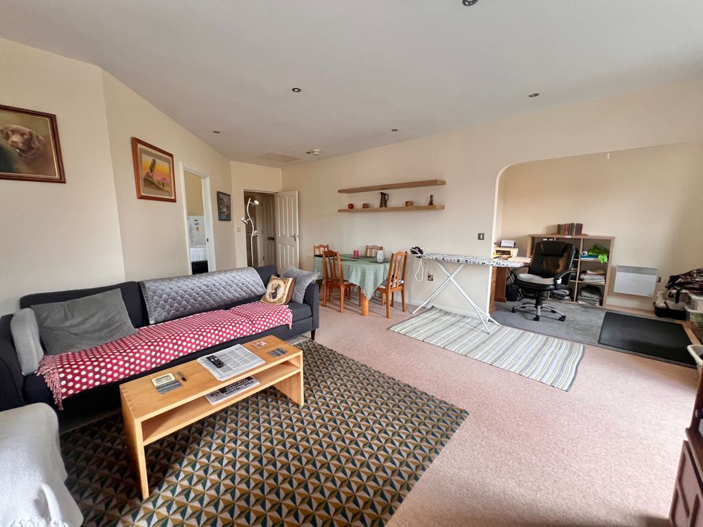 Property photo 2 of 20