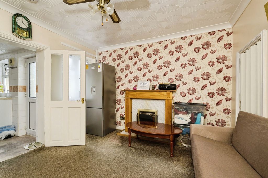 Property photo 3 of 14