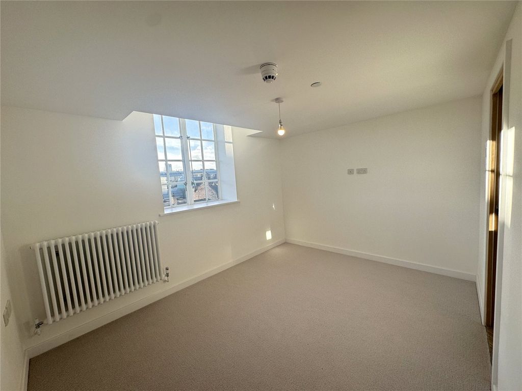 Property photo 3 of 13 Flat 302