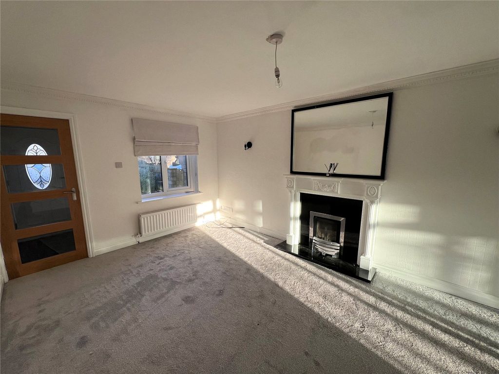 Property photo 3 of 14 Lounge Area