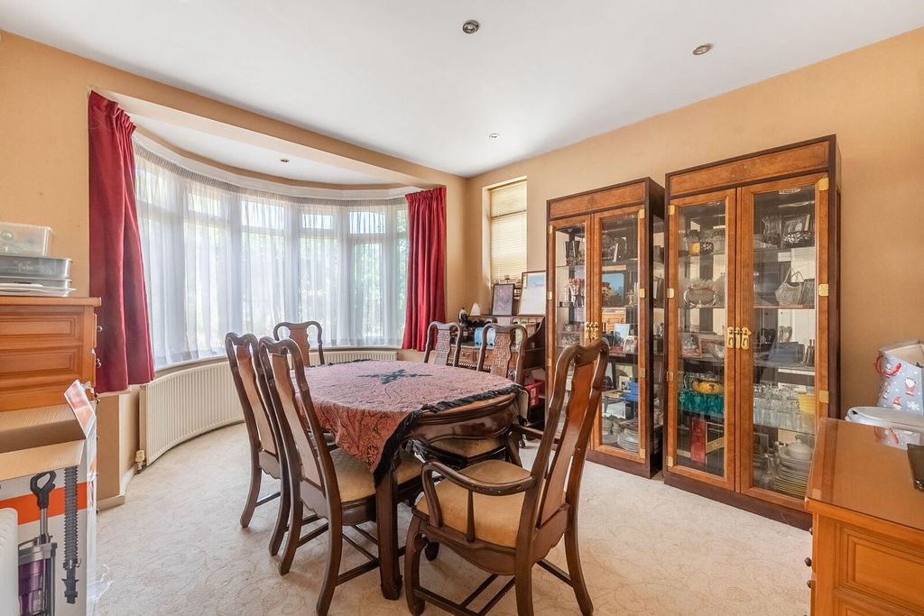 Property photo 2 of 18
