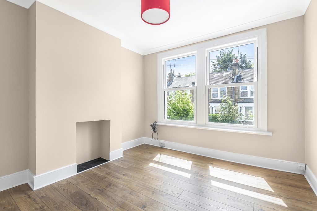 Property photo 2 of 8 725883 (2)