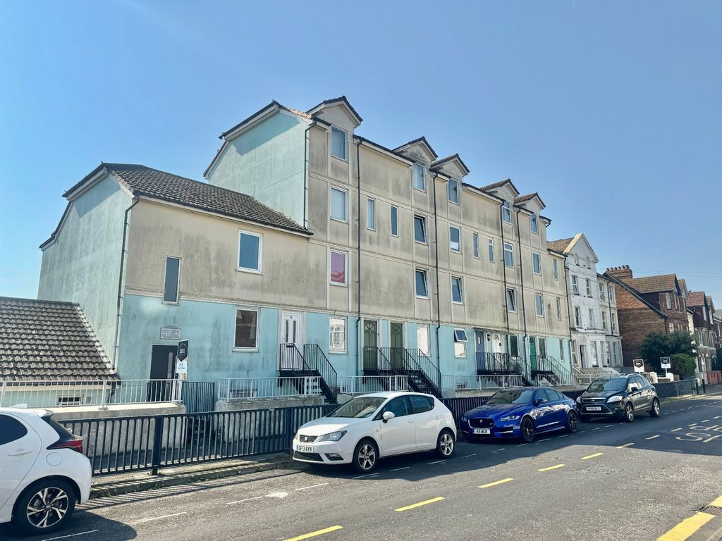 Property photo 1 of 11 Eastcliffe Heights