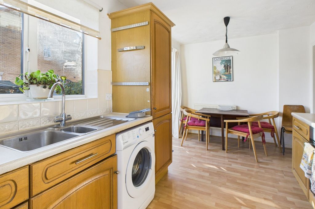 Property photo 3 of 17 Cam02519G0-Pr0364-Still008