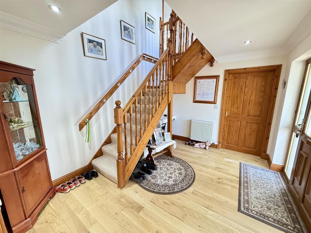 Property photo 3 of 41 Entrance Hall