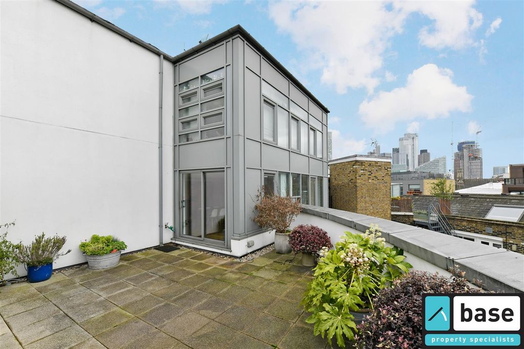 Property photo 2 of 16 Roof Garden